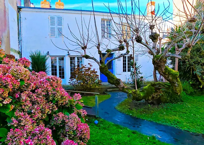 Simone - 200m De La Feriehus